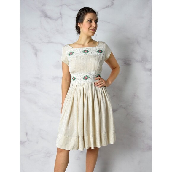 1950s Embroidered Dress Size Small 50s Cocktail Dress Floral Embroidery Lace - Picture 5 of 10